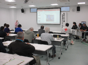 赤十字奉仕団委員長の挨拶風景