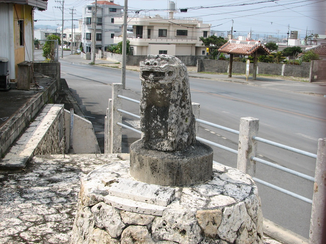照屋の石獅子縮１