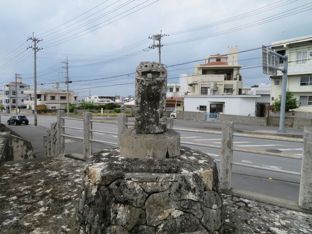 照屋の石獅子縮２