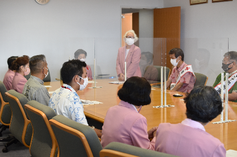 日本赤十字社沖縄県支部へ糸満市赤十字奉仕団が社資募金を贈呈の画像2