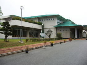 糸満市立中央図書館外観