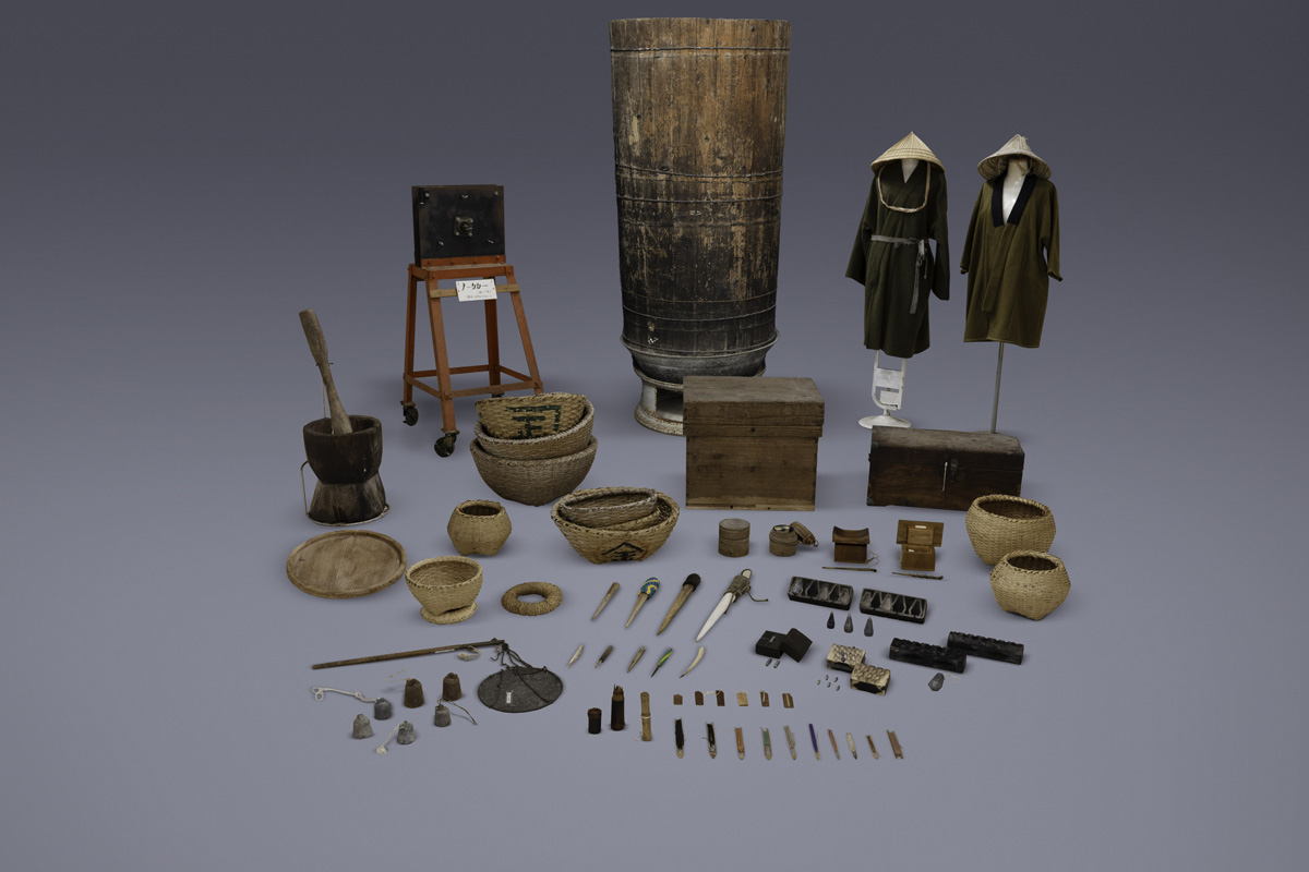 国登録有形民俗文化財　糸満の漁撈用具　販売道具などの関連用具の写真