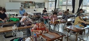 布ぞうり講座の様子