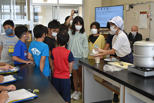 かまぼこ製造体験実習を行いましたの画像3