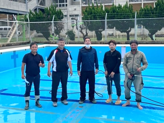 プール清掃集合写真