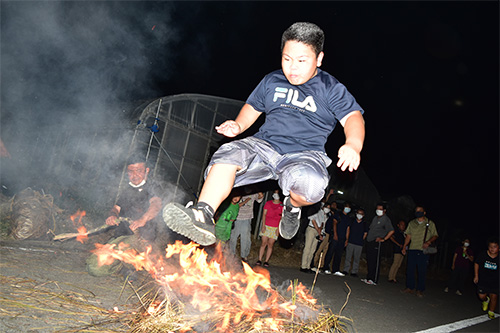 山城綱引き～健康を祈願して炎を飛び越える～の画像7