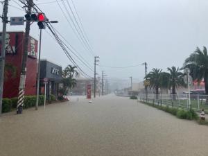 大雨による道路の冠水