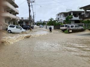 大雨による道路の冠水2